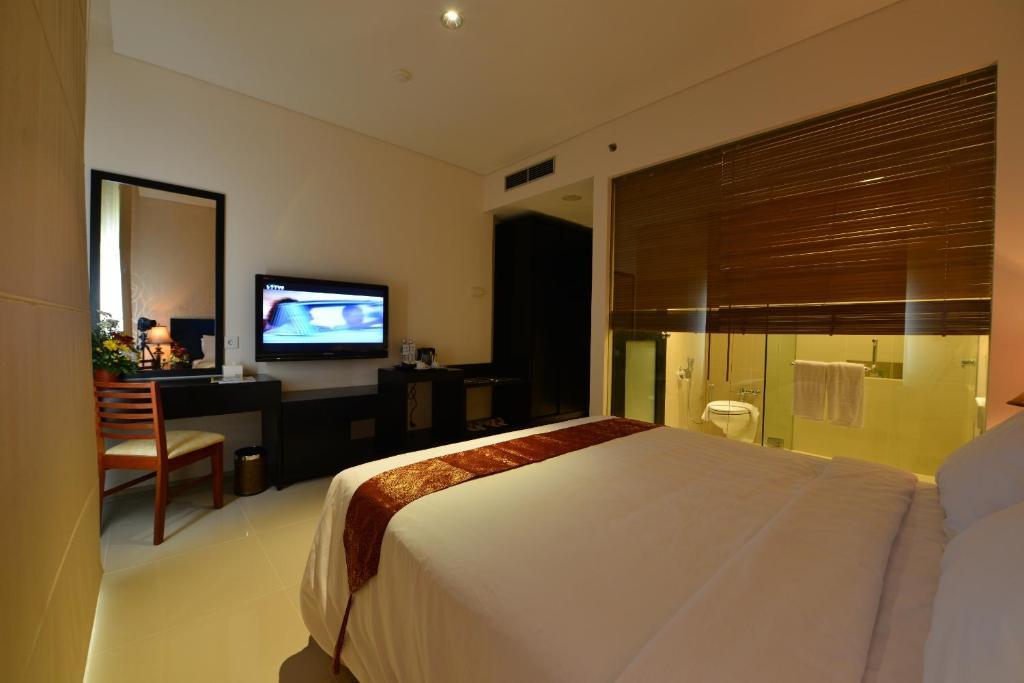 Emilia Hotel By Amazing Palembang Room photo